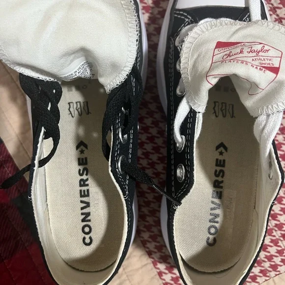 Great condition Converse Black and White Women's Sneakers - Picture 11 of 14